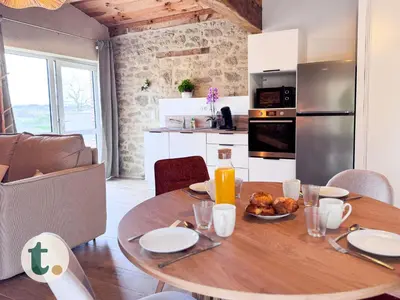 Cuisine ou kitchenette dans l'établissement Tranquiloue - Le Nid de Jeanelle - 10 min du PuyduFou