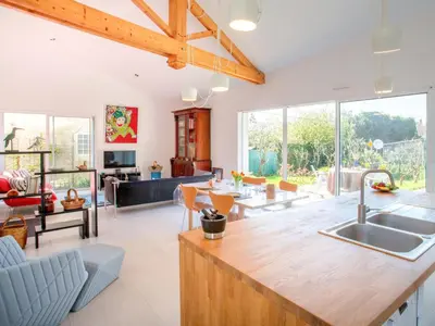 Coin salon dans l'établissement Holiday Home Le Paradou by Interhome
