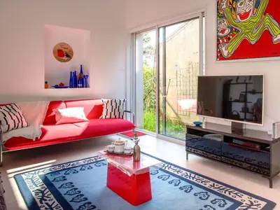 Télévision ou salle de divertissement dans l'établissement Holiday Home Le Paradou by Interhome