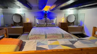 Un ou plusieurs lits dans un hébergement de l'établissement Cosy loft au coeur de Nantes centre ville