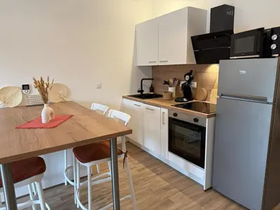 Cuisine ou kitchenette dans l'établissement L'Hibiscus
