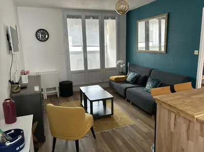 Coin salon dans l'établissement appartement au bord de l'océan