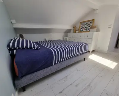 Un ou plusieurs lits dans un hébergement de l'établissement maison indépendante