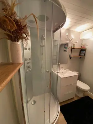 Salle de bains dans l'établissement Chez Juliette countryside and sea near Pornic