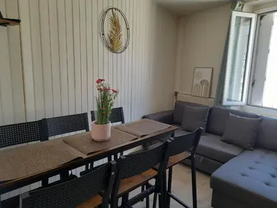 Coin salon dans l'établissement La Goyave de Cholet