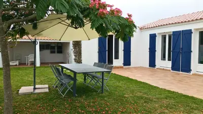 Jardin de l'établissement Maison pour 10 avec jardin à Noirmoutier