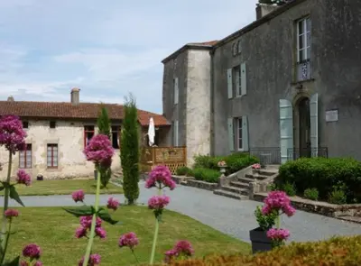 Jardin de l'établissement Gîte historique du Sourdy 17km Puy duFou