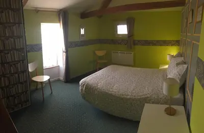 Un ou plusieurs lits dans un hébergement de l'établissement Gîte historique du Sourdy 17km Puy duFou
