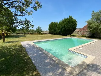 Piscine de l'établissement Gîte historique du Sourdy 17km Puy duFou ou située à proximité