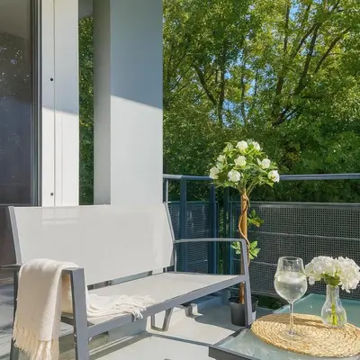 Balcon ou terrasse dans l'établissement T2 paisible avec balcon verdoyant