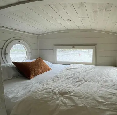 Un ou plusieurs lits dans un hébergement de l'établissement Bateau traditionnel de Loire face au château d'Angers