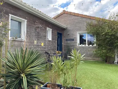 Jardin de l'établissement IBI ENJOY Maison d'hôtes