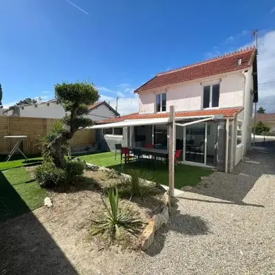 Location maison balnéaire 8 couchages 50m plage du Cormier