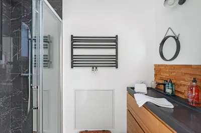 Cuisine ou kitchenette dans l'établissement La Basse Ménantie - Haut de gamme & Spacieuse
