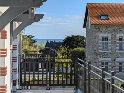 Balcon ou terrasse dans l'établissement Appartement lumineux avec balcon & aperçu mer