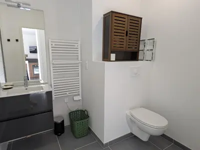 Salle de bains dans l'établissement Appartement lumineux avec balcon & aperçu mer