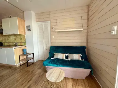 Coin salon dans l'établissement Appartement au bord de la mer avec parking à Saint-Hilaire-de-Riez - FR-1-652-55