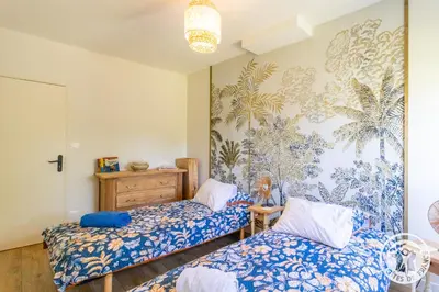 Un ou plusieurs lits dans un hébergement de l'établissement Gîte Ecrin de Verdure Jacuzzi et piscine