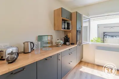 Cuisine ou kitchenette dans l'établissement Gîte Ecrin de Verdure Jacuzzi et piscine