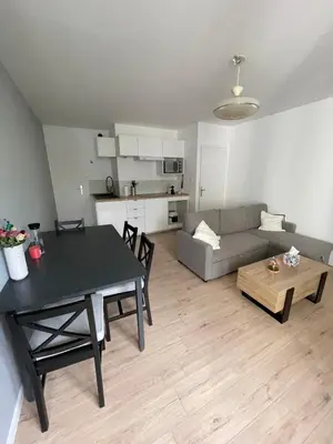 Cuisine ou kitchenette dans l'établissement Charmant T2 rénové à neuf