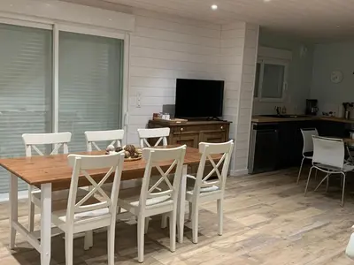 Télévision ou salle de divertissement dans l'établissement Gîte du marais 2