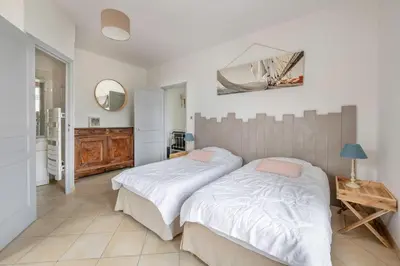 Un ou plusieurs lits dans un hébergement de l'établissement Villa pour 7 adultes, 1 enfant, a 400m de la mer