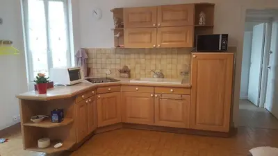Cuisine ou kitchenette dans l'établissement KER MARY appartement lumineux 50 mètres de la plage
