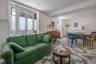 Coin salon dans l'établissement Proche du port & plages - Terrasse - Maison pour 5