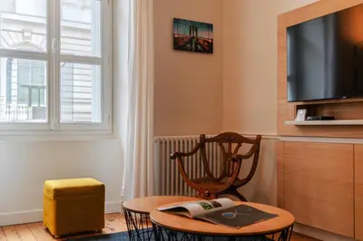 Télévision ou salle de divertissement dans l'établissement Le Clemenceau - Cœur historique de Nantes