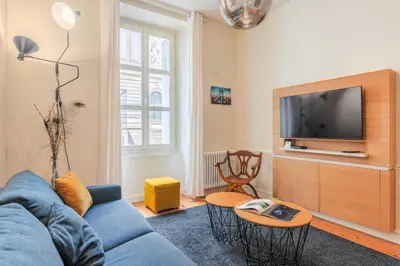 Télévision ou salle de divertissement dans l'établissement Le Clemenceau - Cœur historique de Nantes
