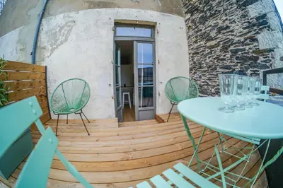 Balcon ou terrasse dans l'établissement Joli studio avec terrasse - proche château - 2 personnes