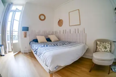 Un ou plusieurs lits dans un hébergement de l'établissement Joli studio avec terrasse - proche château - 2 personnes