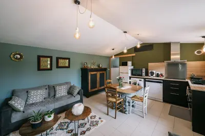 Cuisine ou kitchenette dans l'établissement La Maison de Dom
