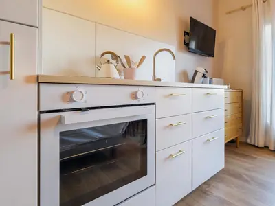 Cuisine ou kitchenette dans l'établissement Studio Bohême avec terrasse et parking, à proximité de Planète Sauvage - FR-1-306-1305