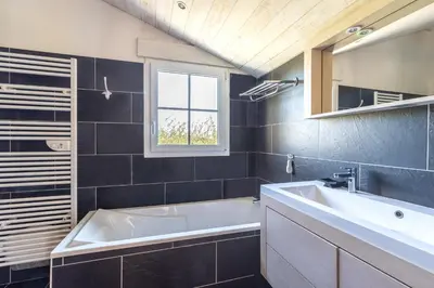 Salle de bains dans l'établissement L’Échappée du Port - Grand Jardin