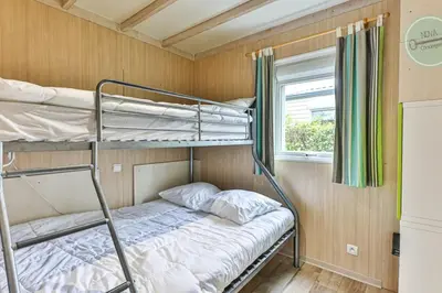 Un ou plusieurs lits dans un hébergement de l'établissement Chalet Village de la Mer