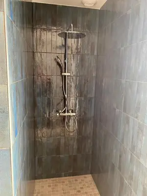 Salle de bains dans l'établissement Le Colinou Chambretaud - 5min du PUYDUFOU