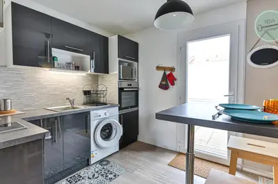 Cuisine ou kitchenette dans l'établissement Maison Saint Surin 26