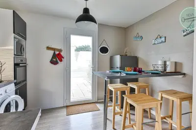 Cuisine ou kitchenette dans l'établissement Maison Saint Surin 26