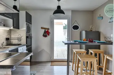 Cuisine ou kitchenette dans l'établissement Maison Saint Surin 26