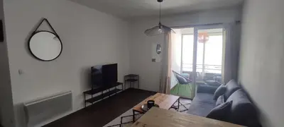 Télévision ou salle de divertissement dans l'établissement Little Arcades