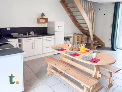 Cuisine ou kitchenette dans l'établissement Tranquiloue - Maison Familiale - 15min Puy du Fou