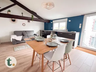 Coin salon dans l'établissement Tranquiloue - Petit Appartement - 10min Puy du Fou