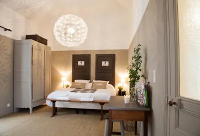 Un ou plusieurs lits dans un hébergement de l'établissement Il Etait Une Fois Chez Moi La Chambre Augustin