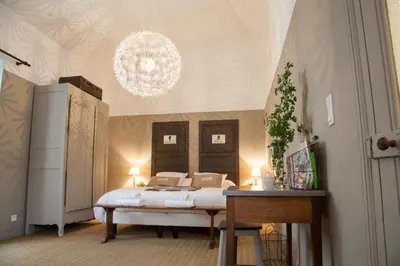 Un ou plusieurs lits dans un hébergement de l'établissement Il Etait Une Fois Chez Moi La Chambre Augustin