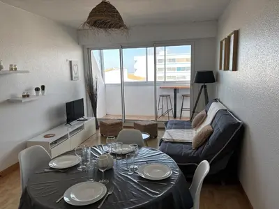 Télévision ou salle de divertissement dans l'établissement L'Échappée Vendéenne - T2 cosy en bord de mer