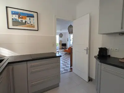 Cuisine ou kitchenette dans l'établissement Esprit vacances entre jardin & plage du Porteau