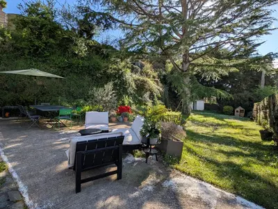 Jardin de l'établissement Esprit vacances entre jardin & plage du Porteau