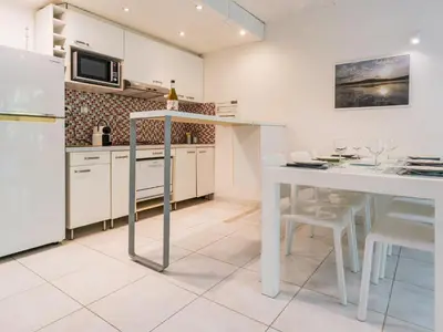 Cuisine ou kitchenette dans l'établissement Gîte Contemporain avec Jardin et Parking à La Chapelle-sur-Erdre - FR-1-306-1309