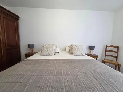 Un ou plusieurs lits dans un hébergement de l'établissement Appartement moderne avec terrasse proche mer et centre, Wi-Fi inclus à Saint-Brevin - FR-1-364-182